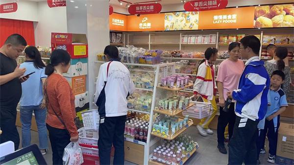 金沙威尼斯舌尖趣浅析零食店个人创业与品牌加盟的优势对比(图2)