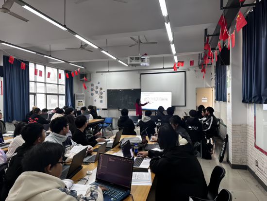 金沙威尼斯欢乐娱人城四川两高校联合培养金融科技人才(图2)
