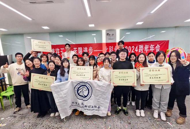 金沙威尼斯欢乐娱人城青思悦读 悦读人王炳翰：从百年党史中学习创业智慧(图4)